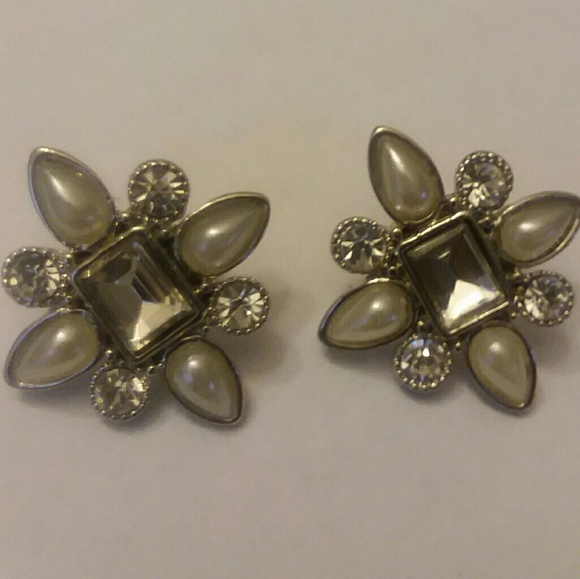 Cära New York Crystal Earrings - Picture 5 of 7